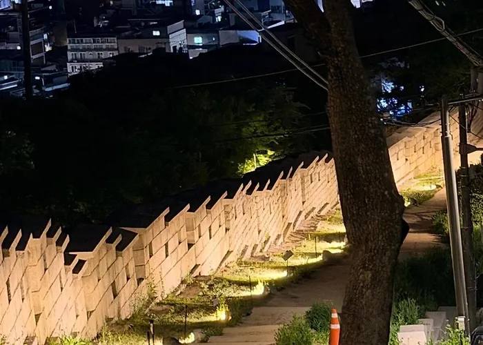 アパート Ntire House Near Dongdaemun Naksan Park Cinema 6 Guests ソウル特別市